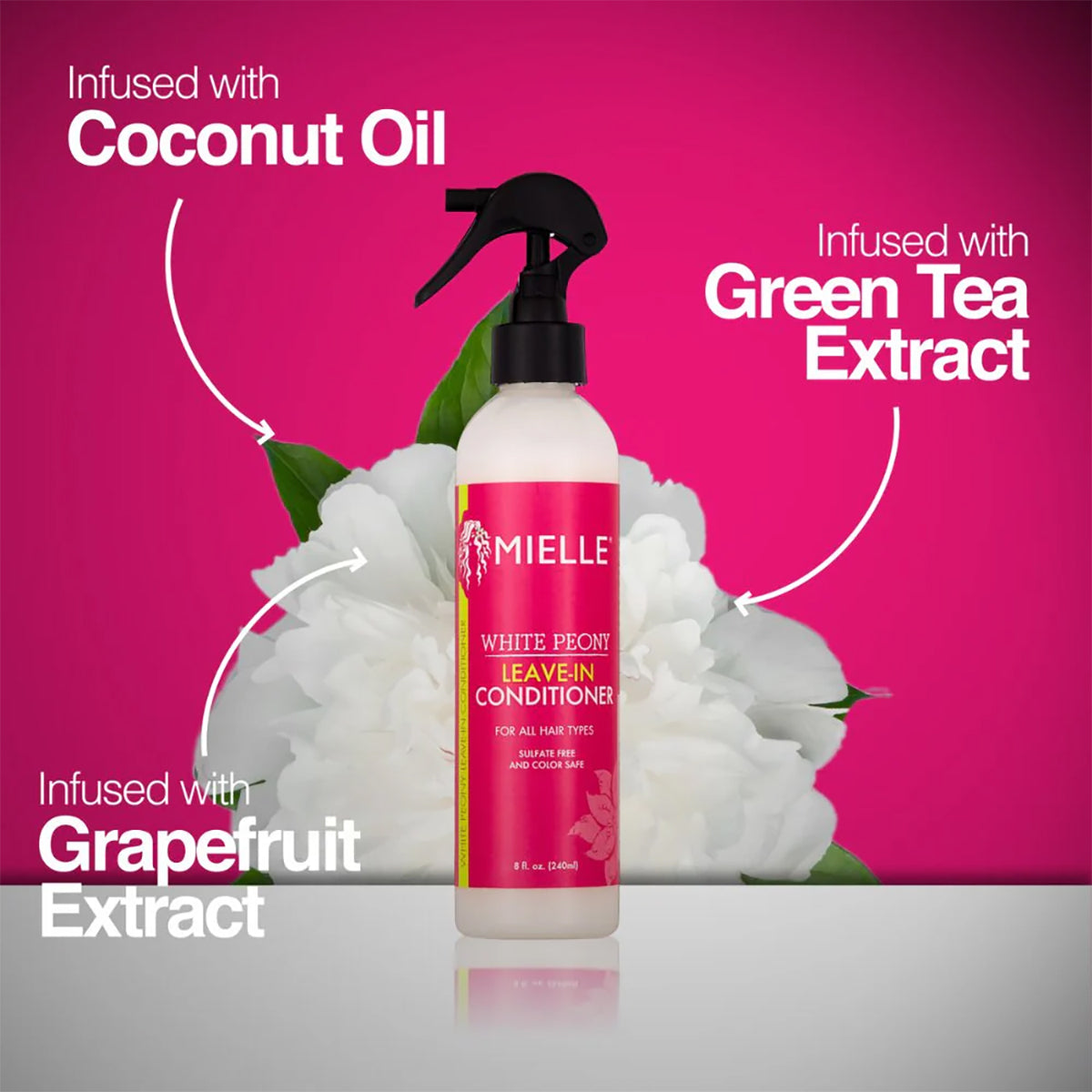 Mielle White Peony Leave-In Conditioner (240 ml) præsenteret foran en hvid pæon, med fremhævelse af ingredienserne kokosolie, grøn te ekstrakt og grapefrugt ekstrakt.